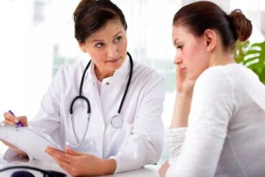 Nevrolog bolniku predpiše zdravljenje z zdravili za torakalno osteohondrozo.